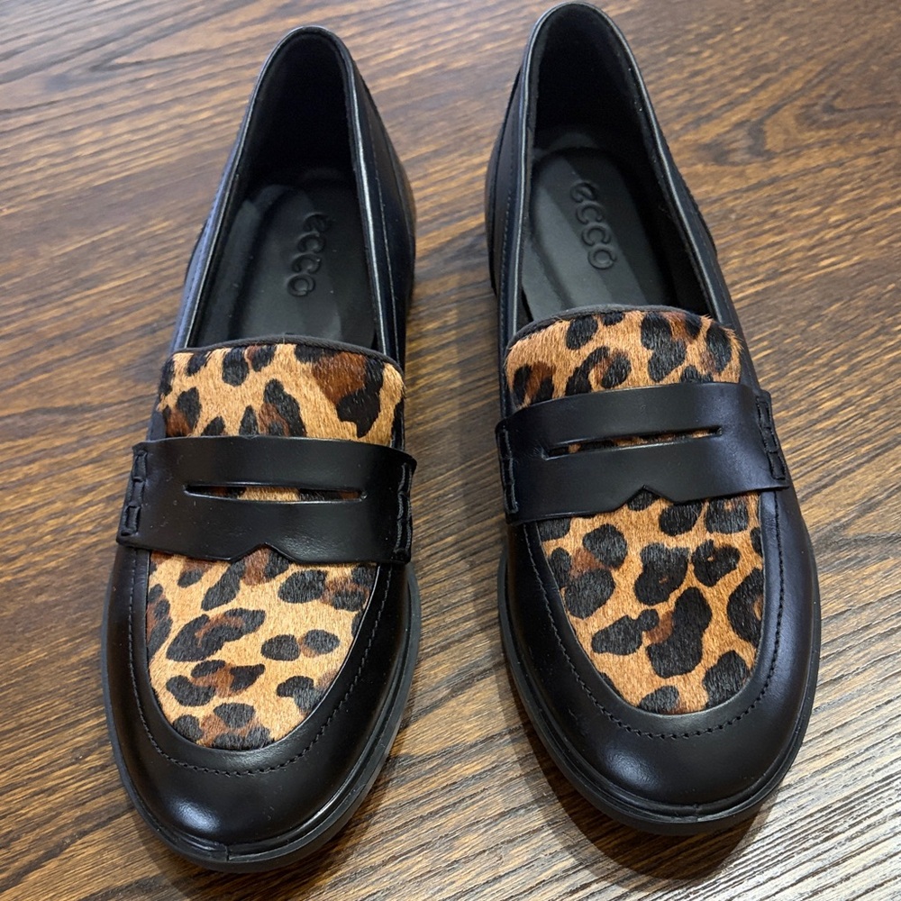 Ecco Women's Black and Leopard Print Loafers